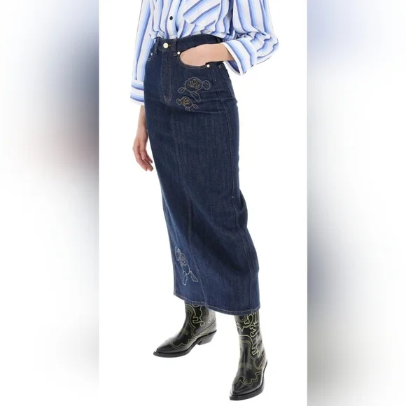 BESTGIRL - Medium Black Denim Maxi Skirt with Beige Rose Embroidery - Picture 5 of 9